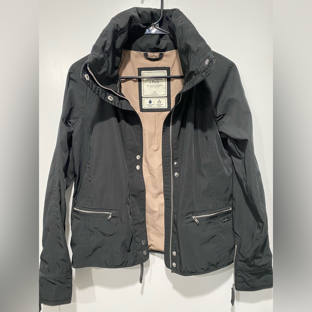 Abercrombie & Fitch black rain jacket moto style hidden hood size XS